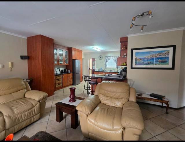 3 BEDROOM TOWNHOUSE FOR SALE IN EIKE PARK